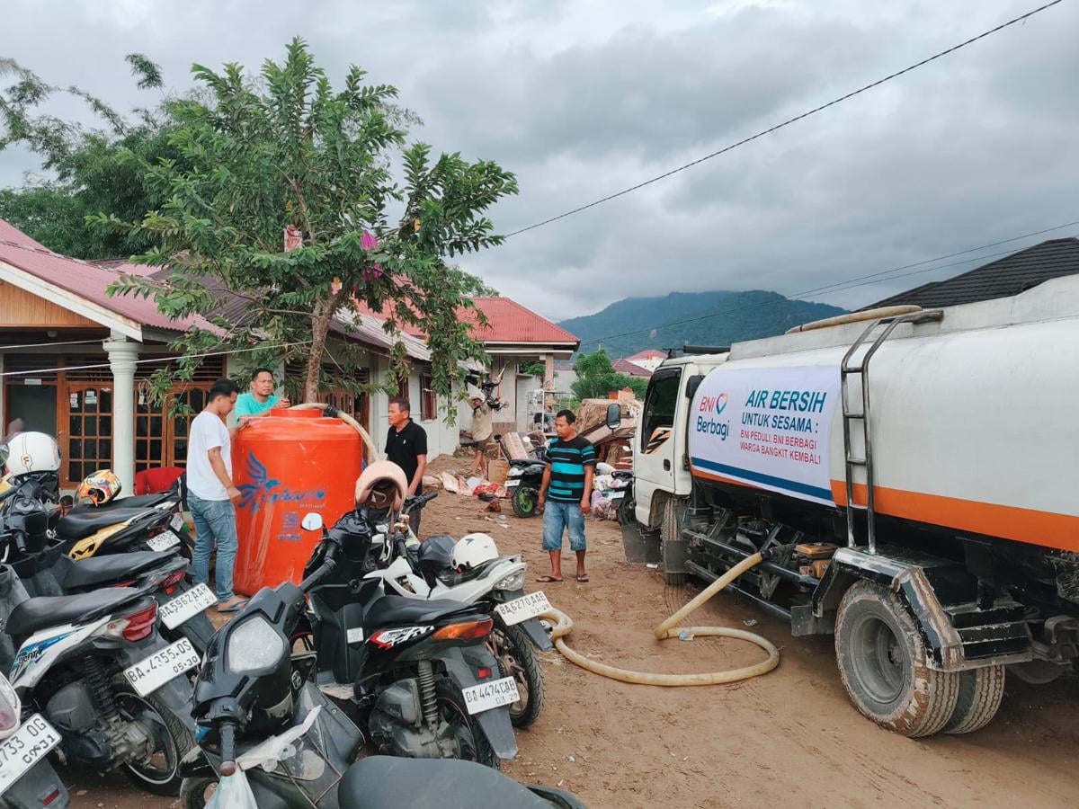 Bantu Warga Terdampak Banjir Padang, BNI Gerak Cepat Salurkan Bantuan